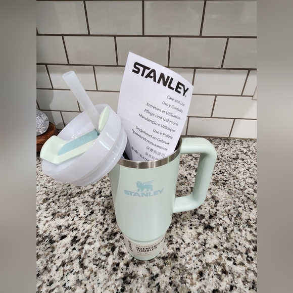 NWT Stanley 30 oz Quencher in Mist - Picture 5 of 7